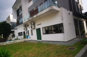 Perdana Lakeview East