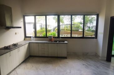 Perdana Lakeview East