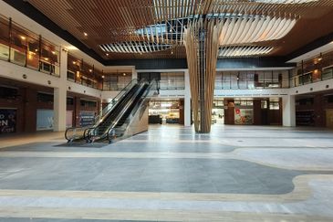 Gravit8 @ Klang South