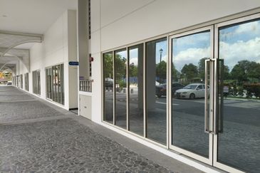 Gravit8 @ Klang South