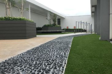 V12 Sovo (Menara Suria)