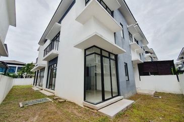 Cyberjaya - Green Enviroment Freehold ! Cornerlot !!