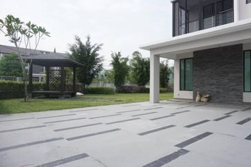 Cyberjaya - 40x80 Corner lot Besar !