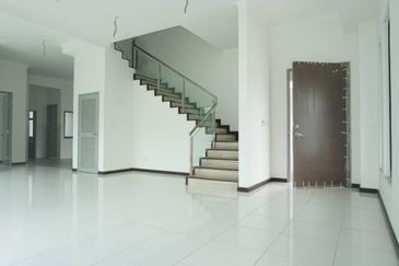 Cyberjaya - 40x80 Corner lot Besar !