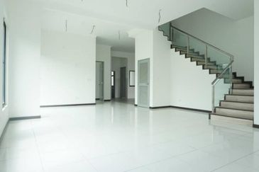 Cyberjaya - 40x80 Corner lot Besar !