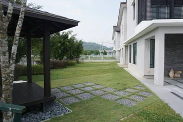 Cyberjaya - 40x80 Corner lot Besar !