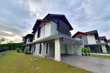 Cyberjaya - Semi D Big House ! Freehold