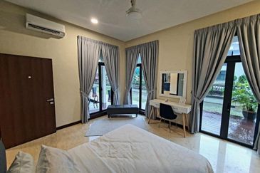 Cyberjaya - Semi D Big House ! Freehold
