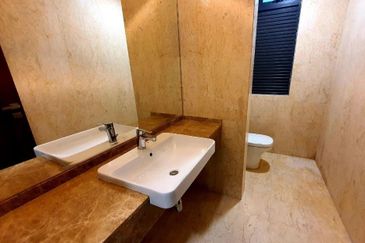 Cyberjaya - Semi D Big House ! Freehold