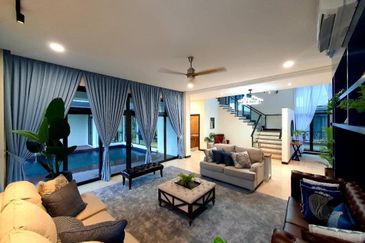 Cyberjaya - Semi D Big House ! Freehold