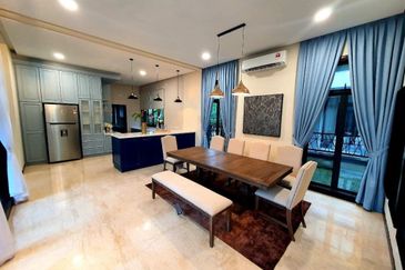 Cyberjaya - Semi D Big House ! Freehold