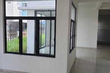 Cyberjaya - [Facing Golf field] Double Storey SemiD 35x100 [Last 1 Unit] First Come First Serve