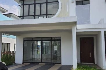 Cyberjaya - [Facing Golf field] Double Storey SemiD 35x100 [Last 1 Unit] First Come First Serve