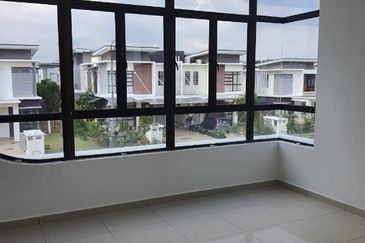 Cyberjaya - [Facing Golf field] Double Storey SemiD 35x100 [Last 1 Unit] First Come First Serve