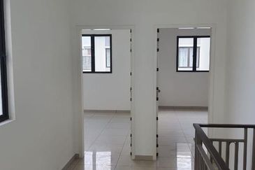 Cyberjaya - [Facing Golf field] Double Storey SemiD 35x100 [Last 1 Unit] First Come First Serve