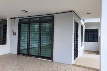 Kota Kemuning - Duoble Storey Corner . Owner Fast let Go !