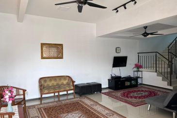 Kota Kemuning - Duoble Storey Corner . Owner Fast let Go !