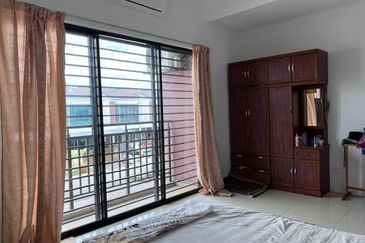 Kota Kemuning - Duoble Storey Corner . Owner Fast let Go !