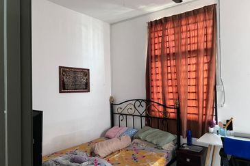 Kota Kemuning - Duoble Storey Corner . Owner Fast let Go !