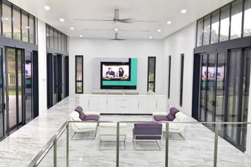 MANTIN - Below Market 37% Rumah Terrace 42x85 Full Loan 【Free Swimming Pool】