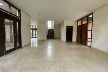 MANTIN MANTIN MANTIN ! Freehold with big land!