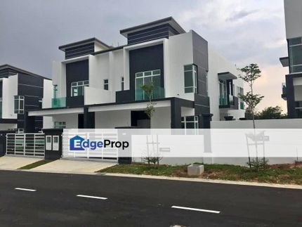 Subang Semi-D Bank Lelong [Fully Renovated], Selangor, Subang