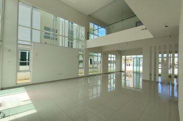 Hundred East @ Bandar Enstek