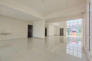 Hundred East @ Bandar Enstek