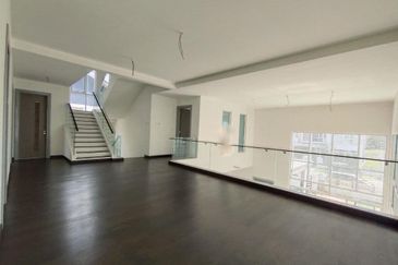 Hundred East @ Bandar Enstek