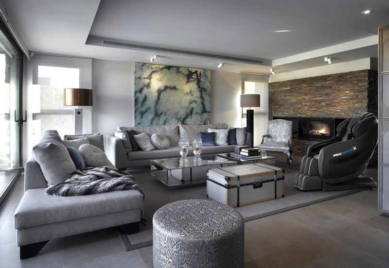 Bandar Enstek (Timur)