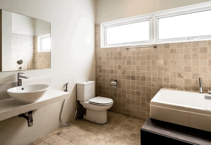 Bandar Enstek (Timur)