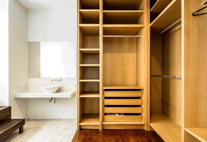 Bandar Enstek (Timur)