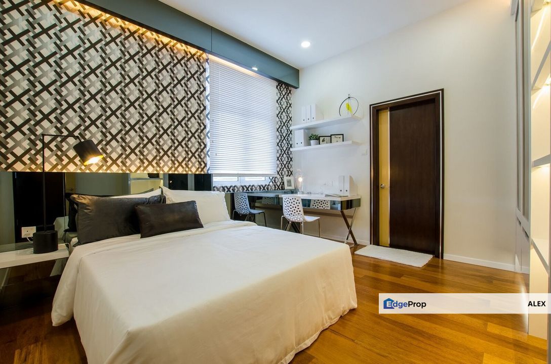 RENOVATED 2 Sty SEMID CONCEPT 38x89 FULL LOAN, Selangor, Shah Alam