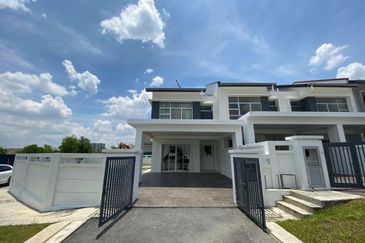 Taman Baiduri, Dengkil