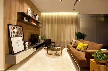 Bandar Enstek (Timur)