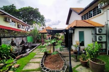 Jalan Hujan Emas 1