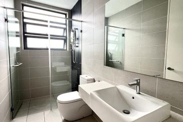 𝐓𝐡𝐞 𝐂𝐫𝐮𝐢𝐬𝐞 𝐂𝐨𝐧𝐝𝐨, 𝐁𝐚𝐧𝐝𝐚𝐫 𝐏𝐮𝐭𝐞𝐫𝐢 𝐏𝐮𝐜𝐡𝐨𝐧𝐠 𝐅𝐨𝐫 𝐑𝐞𝐧𝐭