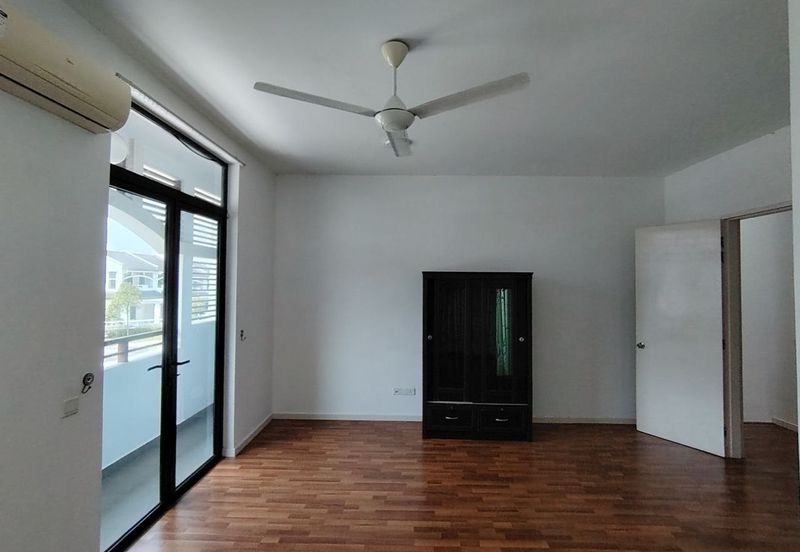 Cradleton @ Eco Majestic