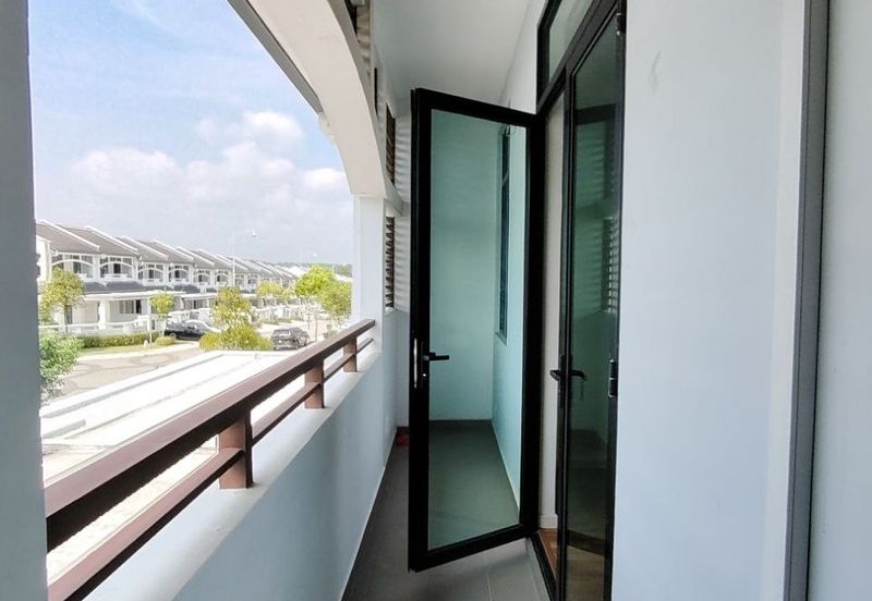 Cradleton @ Eco Majestic