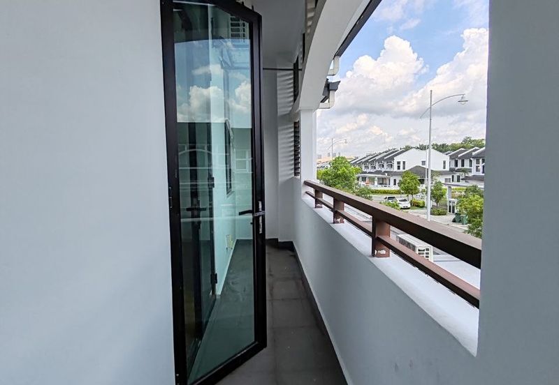 Cradleton @ Eco Majestic