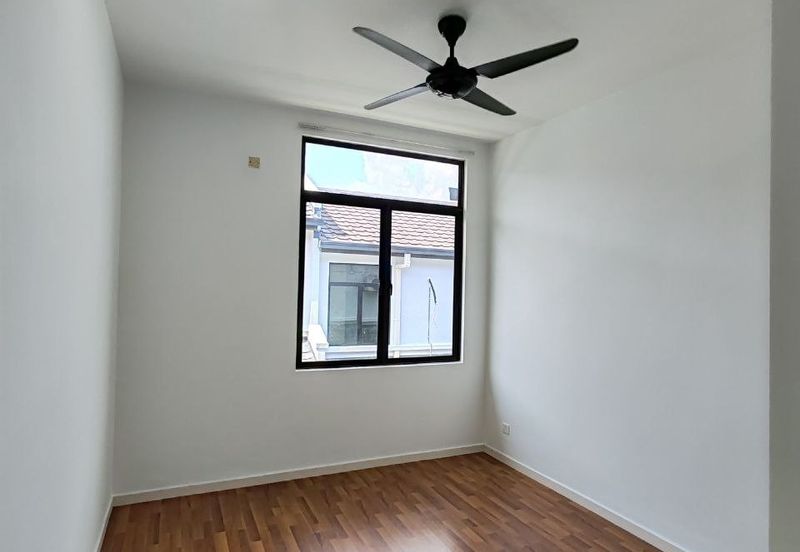 Cradleton @ Eco Majestic