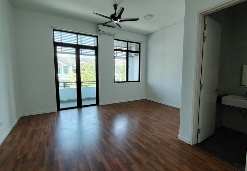 Cradleton @ Eco Majestic