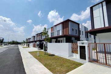 Friska, Setia Ecohill 2, Semenyih 2 Storey Semi D for Rent