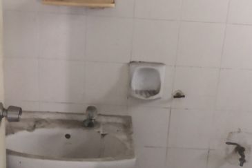 Putra Perdana Service Apartment For Sale!!!