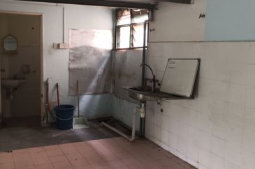 Putra Perdana Service Apartment For Sale!!!