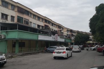 Putra Perdana Service Apartment For Sale!!!