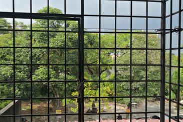 Putra Perdana Service Apartment For Sale!!!