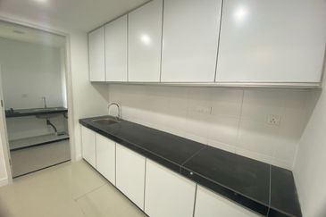 Lakefront Condominium | Emerald Hills @ Alam Damai