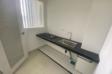 Lakefront Condominium | Emerald Hills @ Alam Damai