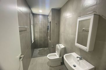 Lakefront Condominium | Emerald Hills @ Alam Damai